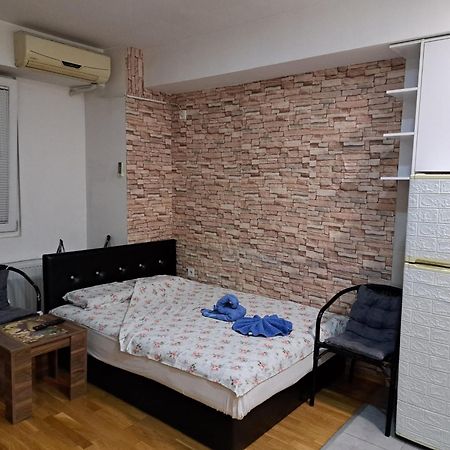 Lovely 1-Bedroom Small Appartment in Skopje Eksteriør bilde